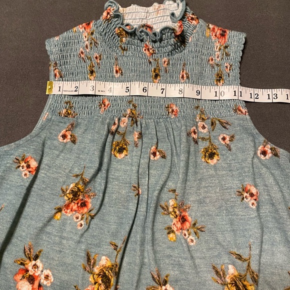 Small Jolt Floral and Lace Shirt. Sleeveless Smock Knit Tank - Picture 7 of 9